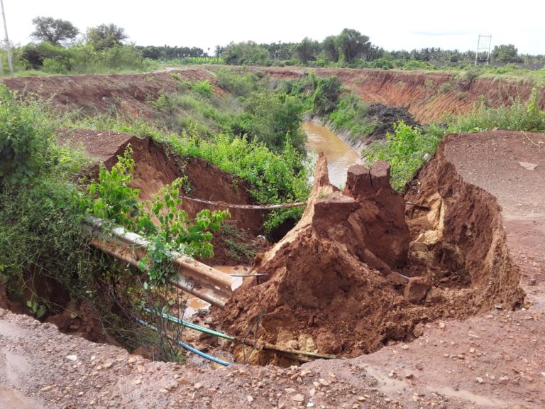 ಭಾರೀ ಮಳೆಗೆ ಹೇಮಾವತಿ ನಾಲೆ ಕುಸಿತ