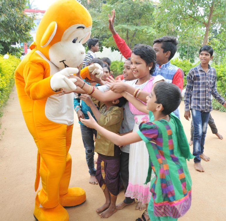 ಹಕ್ಕಿಗಳಂತೆ ಹಾರಿದ ಮಕ್ಕಳ ಕಂಡಿರಾ!