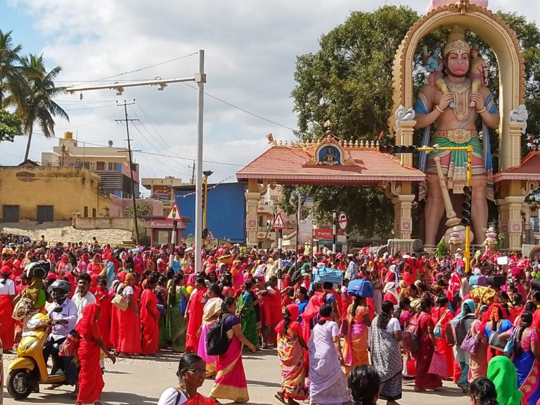 ರಾಜ್ಯದ ಮೂಲೆ ಮೂಲೆಗಳಿಂದ ತುಮಕೂರಿಗೆ ಧಾವಿಸುತ್ತಿರುವ ಅಂಗನವಾಡಿ ಕಾರ್ಯಕರ್ತೆಯರು