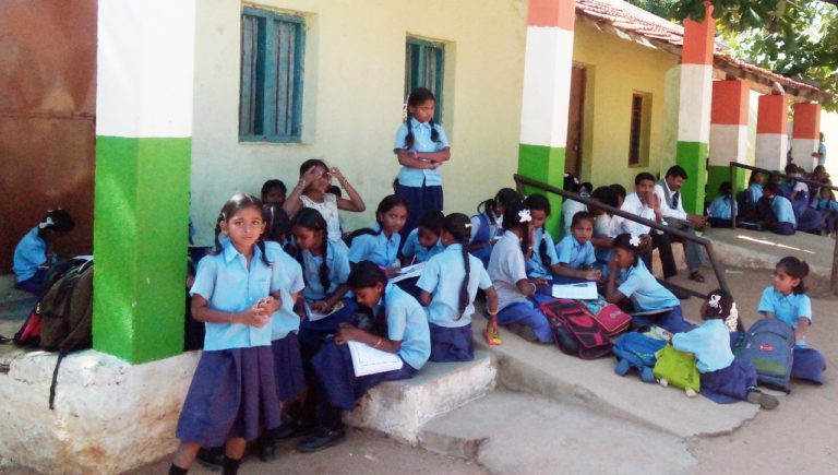 ಮುಖ್ಯಶಿಕ್ಷಕರ ಕರ್ತವ್ಯ ಲೋಪ : ಪೋಷಕರ ಧರಣಿ