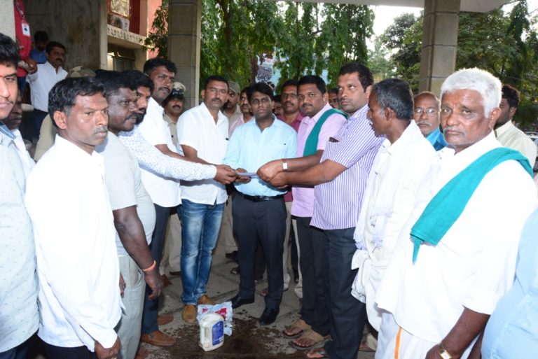 ಕಳಪೆ ಎರೆಹುಳುಗೊಬ್ಬರ: ಪ್ರತಿಭಟನೆ