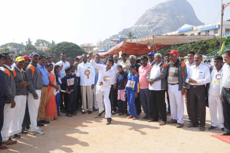 ಅಬ್ಬಬ್ಬಾ ಇವರ ಆಟ ನೋಡಿ ಖುಷಿಪಟ್ಟರು…..