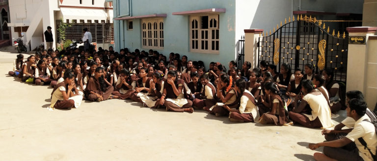 ಬೇರೆಡೆ ಹೋಗೋಲ್ಲ, ಪರೀಕ್ಷೆ ಮುಗಿಯೋತನಕ ಕಾಲೇಜು ಮುಚ್ಚಬೇಡಿ.