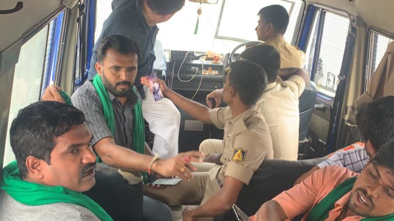 PM ಕಾರ್ಯಕ್ರಮ:  ಪ್ರತಿಭಟನೆಗೆ ಯತ್ನ- ಪೊಲೀಸರ ತಳ್ಳಾಟದಲ್ಲಿ ರೈತ ಮುಖಂಡನ ಕೈಗೆ ಗಾಯ