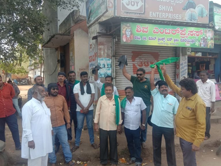 ಪ್ರಧಾನಿಗೆ ಪ್ರತಿಭಟನೆ ಸ್ವಾಗತ: ತಿಪಟೂರಿನಲ್ಲಿ ಮುಖಂಡರ ಬಂಧನ