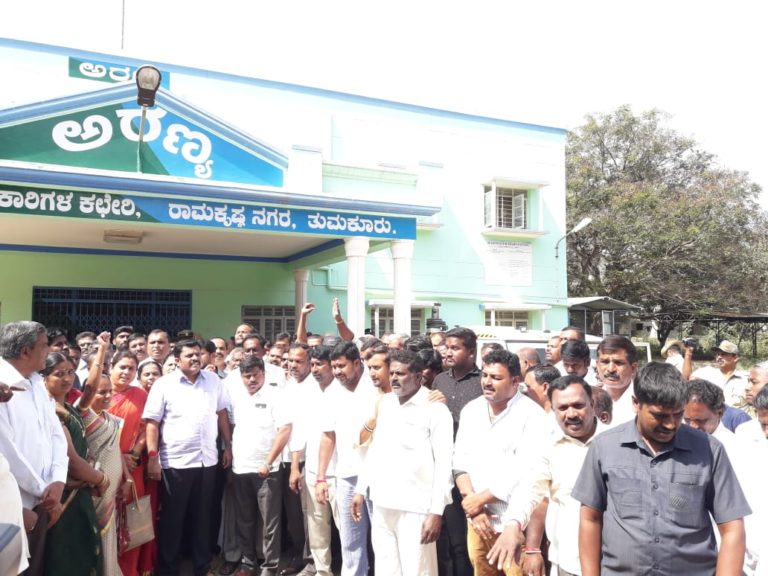 ಚೆಲ್ಲಾಪಿಲ್ಲಿಯಾದ ಕಡತಗಳು-ಡಿಎಫ್ಓಗೆ ಶಾಸಕ ಗೌರಿ ಶಂಕರ್ ಕ್ಲಾಸ್