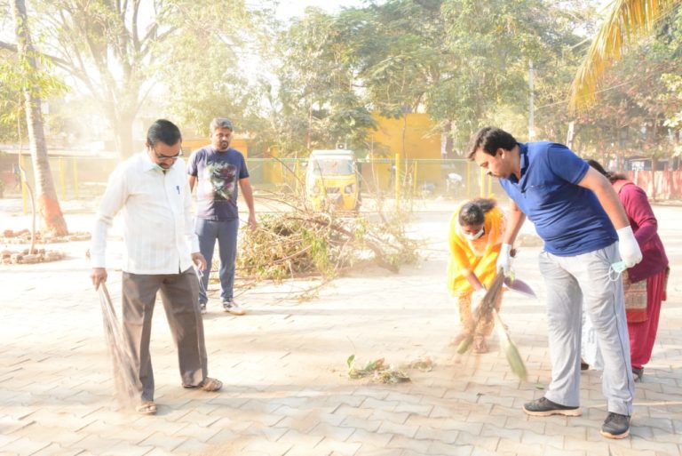 ಸ್ಚಚ್ಛತೆಗೆ ಚಾಲನೆ ನೀಡಿದ ಜಿಲ್ಲಾ ನ್ಯಾಯಾಧೀಶರು…