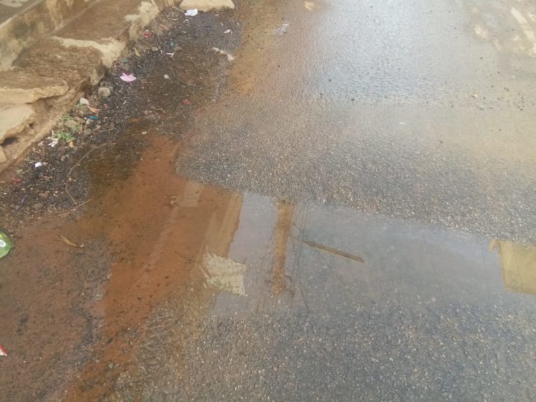 Tumukuru city: ಸೋರಿಕೆ ಪರಿಶೀಲನೆ‌‌ ನೆಪ: ಬೇಕಾಬಿಟ್ಟಿ ನೀರು ಬಿಟ್ಟರು ರಸ್ತೆಗೆ…ಇನ್ನೂ ನಿಂತಿಲ್ಲ ನೀರು….