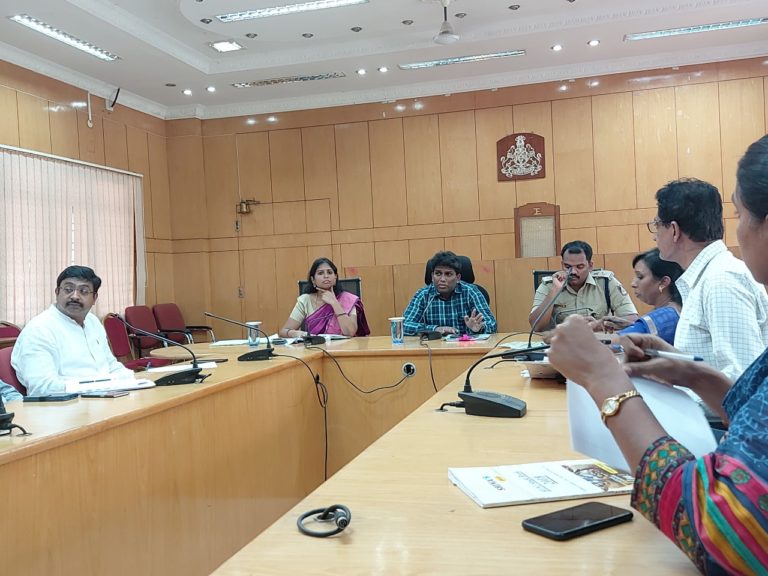 ಬೆಂಗಳೂರು, ತುಮಕೂರಿಗೆ ಹತ್ತಿರ: ಕರೋನಾ ಬಗ್ಗೆ ಇರಲಿ ಎಚ್ಚರಿಕೆ: ಜಿಲ್ಲಾಧಿಕಾರಿ