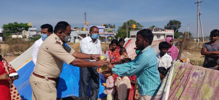 ಅಲೆಮಾರಿ ಜನರಿಗೆ  ಕೈ ಚಾಚಿದ ವಿಶ್ವಮಾನವ ಹಕ್ಕುಗಳ ಸೇವಾ ಕೇಂದ್ರ