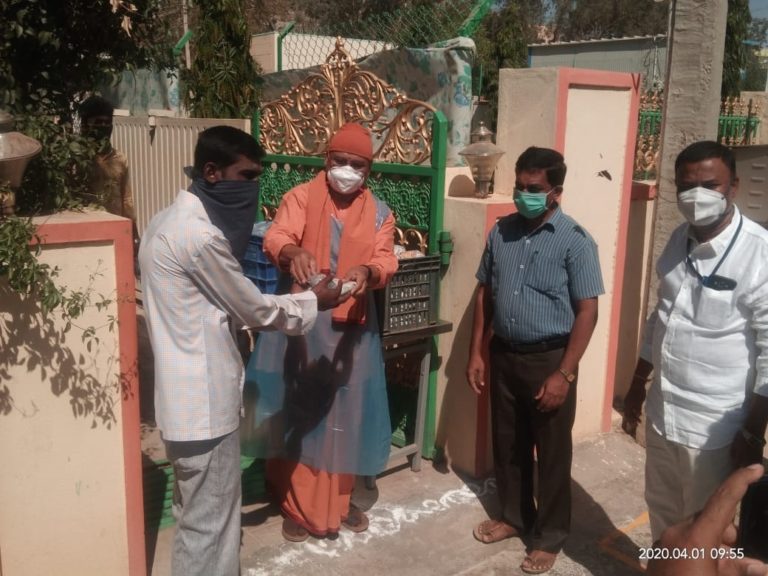 ಕೂಲಿ ಕಾರ್ಮಿಕರಿಗೆ ಆಸರೆಯಾದ ರಾಮಕೃಷ್ಣ ಸೇವಾಶ್ರಮ