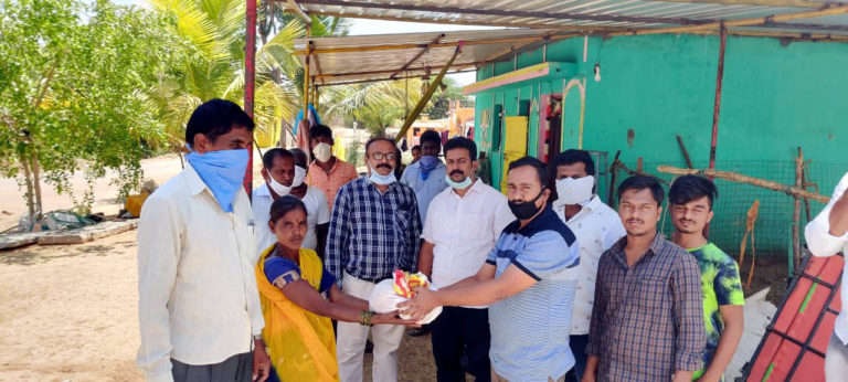 ಆಹಾರ, ಔಷಧಿ ಕಿಟ್ ವಿತರಣೆ