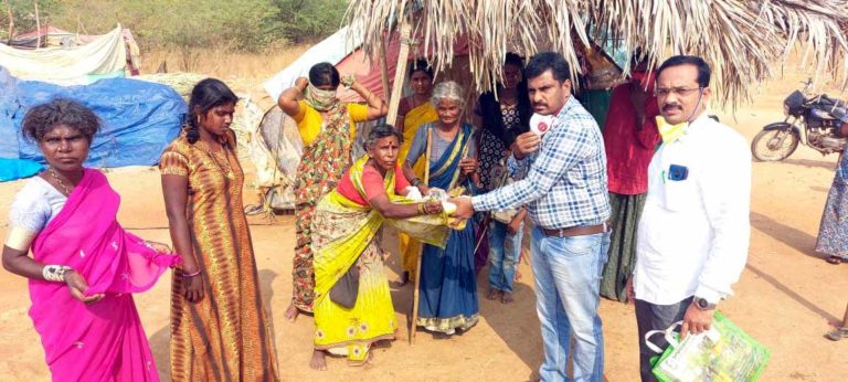 ಬಡ ಕುಟುಂಬಗಳಿಗೆ ಪಡಿತರ, ತರಕಾರಿ ವಿತರಣೆ