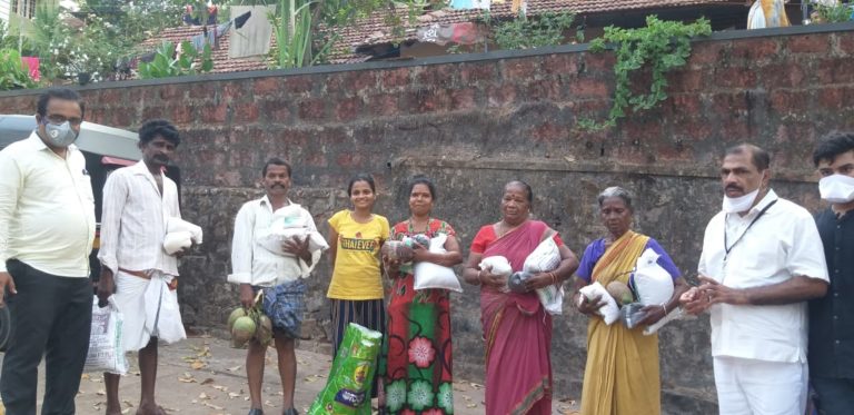 ಅಕ್ಕಿ, ಚಾ ಹುಡಿ ವಿತರಿಸಿದ ಕಾರ್ಪೊರೇಟರ್ ಶಶಿಧರ ಹೆಗ್ಡೆ