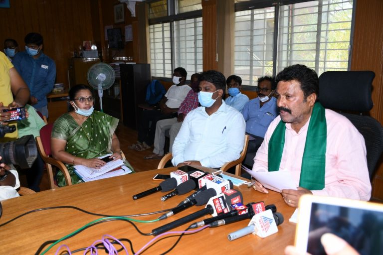 ಬೋರ್‍ವೆಲ್, ಟ್ರ್ಯಾಕ್ಟರ್ ರಿಪೇರಿಗೆ ಅವಕಾಶ: ಸಚಿವ  ಬಿ.ಸಿ.ಪಾಟೀಲ