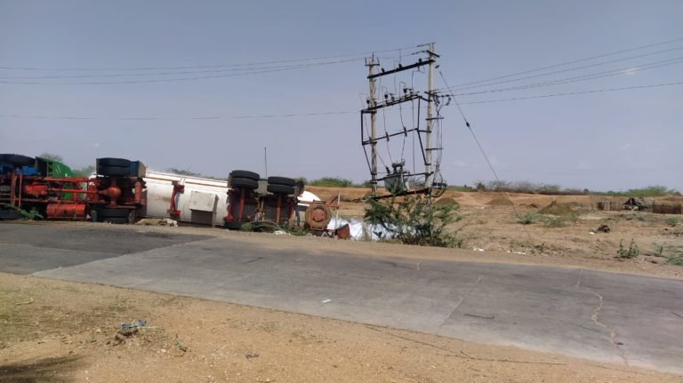 ಗ್ಯಾಸ್‌  ಟ್ಯಾಂಕರ್ ಪಲ್ಟಿ