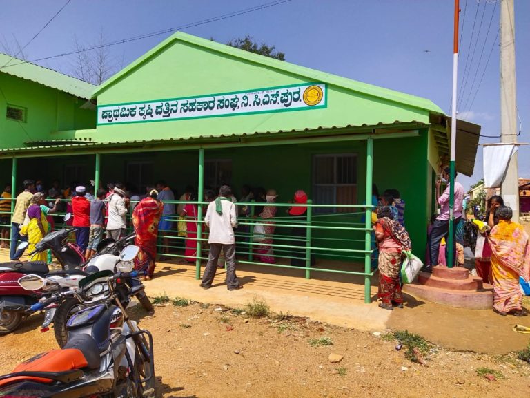 ಅಬ್ಬಬ್ಬಾ ಇವರ ಸಾಮಾಜಿಕ ಅಂತರ ಕಂಡು ಬೆರಗಾದರು…