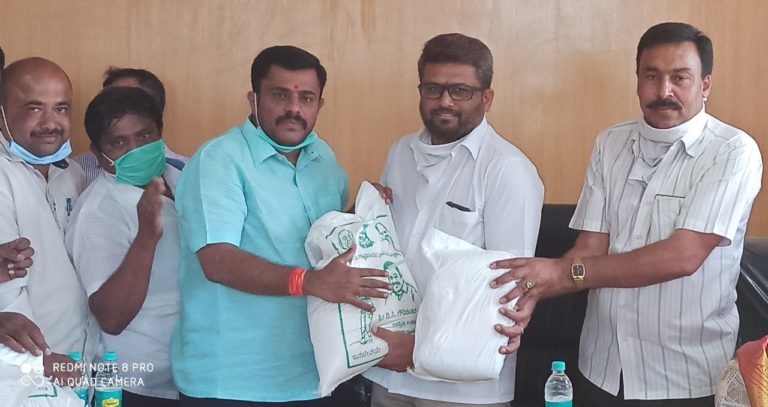 ವಕೀಲರಿಗೆ ನೆರವಾದ ಶಾಸಕ: ವಿಶೇಷ ಪ್ಯಾಕೆಜ್ ಗೆ ಒತ್ತಾಯ