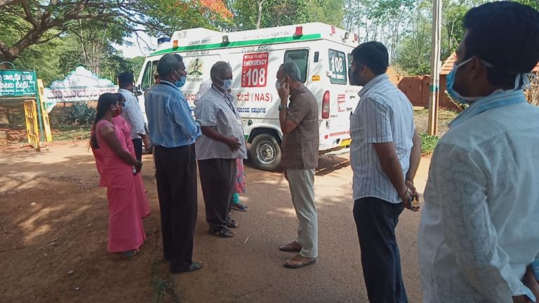 ಕೊರೊನಾ ಸೋಂಕು: ಬಳ್ಳಗೆರೆ ಸಮೀಪದ ಗ್ರಾಮಕ್ಕೆ ಸುರೇಶ ಗೌಡ ಭೇಟಿ