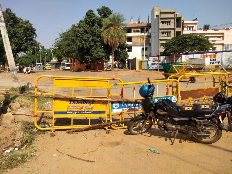 ಹನುಮಂತಪುರ ಬ್ಯಾರಿಕೇಡ್ ತೆರವಿಗೆ ಬೆಳಗುಂಬ ವೆಂಕಟೇಶ್ ಒತ್ತಾಯ