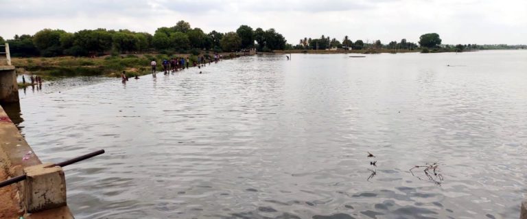 ಪಾವಗಡದಲ್ಲಿ ತುಂಬಿ ಹರಿಯುತ್ತಿದೆ ಉತ್ತರ ಪಿನಾಕಿನಿ ನದಿ