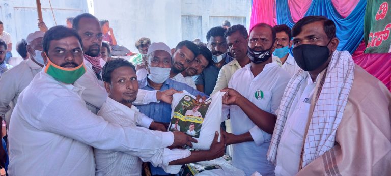 ಕಿಟ್ ವಿತರಣೆಯಲ್ಲಿ ರಾಜಕೀಯ ಬೇಡ