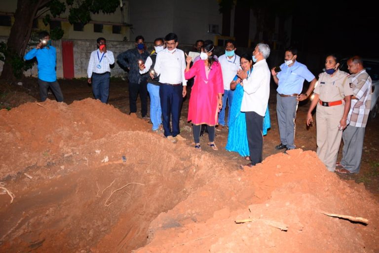 ತುಮಕೂರು: ಡಿಡಿಪಿಐ ಕಚೇರಿಯಲ್ಲಿ ತೋಡಿದ ಗುಂಡಿ ಹಿಂದೆ ಅನುಮಾನಗಳ ಹುತ್ತ