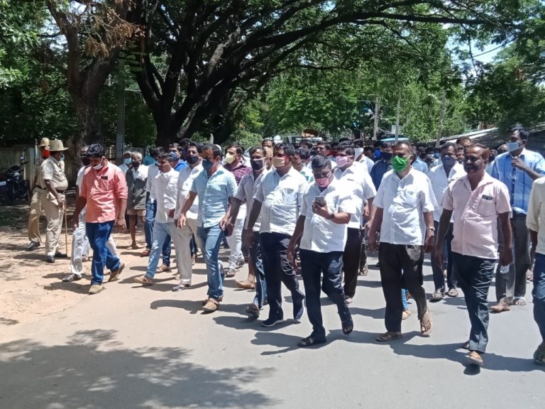 ಶಾಸಕರ ಹಿಂಬಾಲಕರ ದುಂಡಾವರ್ತನೆ: ಜೆಡಿಎಸ್ ಪ್ರತಿಭಟನೆ