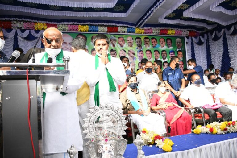 ಪಕ್ಕದ ಆಂಧ್ರಕ್ಕೆ ಬೇಕಿದ್ದರೆ ಕರ್ನಾಟಕಕ್ಕೆ ಏಕೆ ಬೇಕಿಲ್ಲ: ದೇವೇಗೌಡ ಗುಡುಗು
