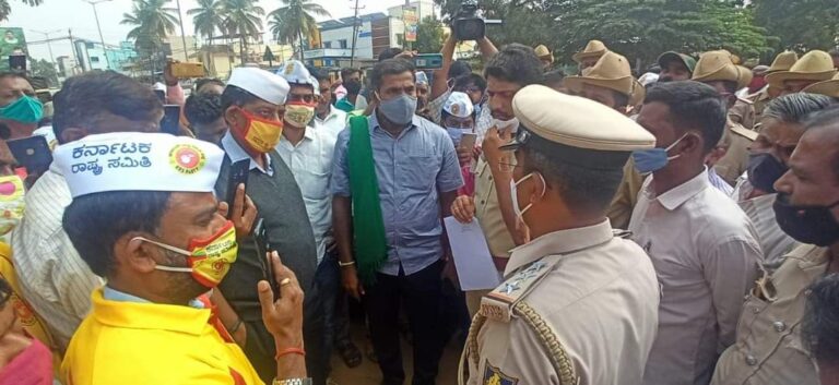 ಸಮವಸ್ತ್ರದಲ್ಲೇ ಕುಡಿದ ಪೊಲೀಸರು: ಹಲ್ಲೆ ಆರೋಪ: ಮೂವರು ಅಮಾನತು