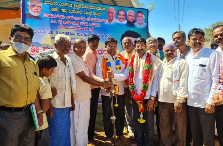 ರಂಗಗೀತೆ ಹಾಡಿನೊಂದಿಗೆ ಗ್ರಾಮಸ್ಥರನ್ನು ರಂಜಿಸಿದ ಶಾಸಕ ಮಸಾಲಜಯರಾಂ