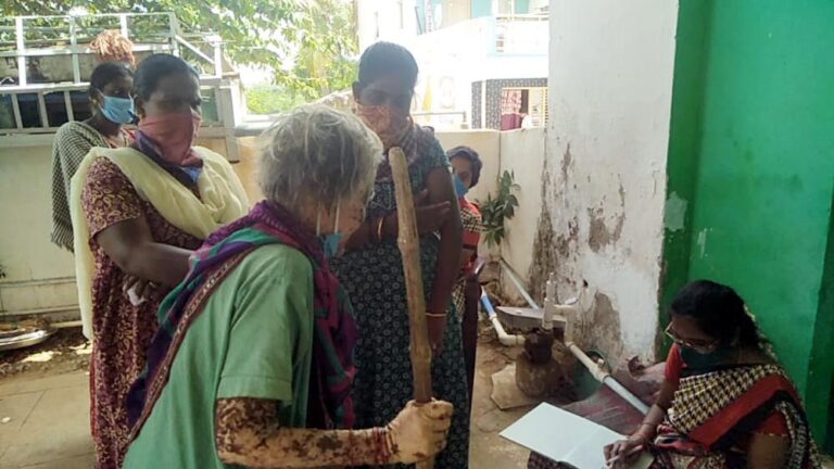 ಲಸಿಕಾ ಅಭಿಯಾನಕ್ಕೆ ಹೆಗಲು ನೀಡಿದ 93ರ ವೃದ್ಧೆ
