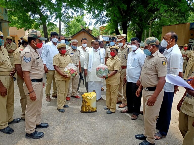 ಬಡವರ ಕೈ ಹಿಡಿದ ಶಾಸಕ ವೆಂಕಟರವಣಪ್ಪ