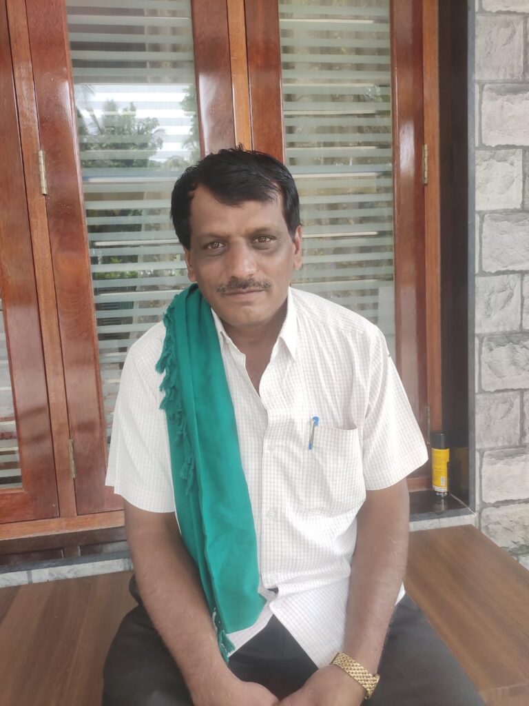 ಭಕ್ತರಿಗೆ ಬೇಸರ ತರಿಸಿದ ಸ್ವಾಮೀಜಿ ನಡೆ