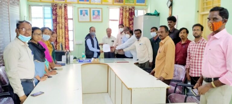 ಪಾವಗಡ: ಅತಿಥಿ ಉಪನ್ಯಾಸಕರ ಪ್ರತಿಭಟನೆ