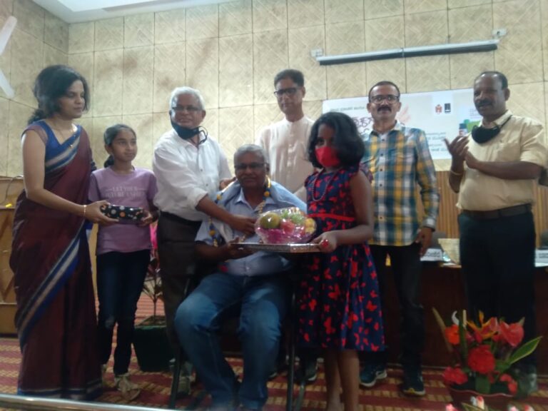 ಮಣ್ಣಿನ ಮುಚ್ಚಳ, ಒಂದು ಅಂಕ ಮುಗಿದು ಕೃತಿಗಳ ಬಿಡುಗಡೆ