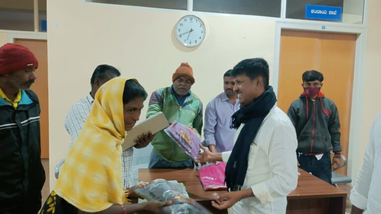 ಪೌರಕಾರ್ಮಿಕರ ಜತೆ ಹುಟ್ಟುಹಬ್ಬ ಆಚರಿಸಿಕೊಂಡ ಕಾಂಗ್ರೆಸ್ ಮುಖಂಡ ಶಶಿಧರ್