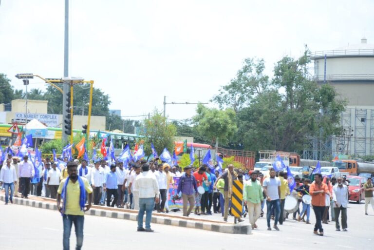 ದಲಿತರಿಬ್ಬರ ಹತ್ಯೆ: ನ್ಯಾಯಕ್ಕಾಗಿ ಗುಬ್ಬಿಯಿಂದ ನಡೆದು ಬಂದ ಜನಸಮೂಹ