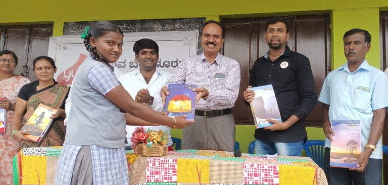 ಶಿರಾ ವಿದ್ಯಾರ್ಥಿಗಳಿಗೆ ನೋಟ್ ಬುಕ್
