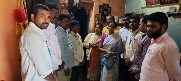 ಮೃತ ಪತ್ರಿಕಾ ವಿತರಕ ಹರೀಶ್ ಕುಟುಂಬಕ್ಕೆ ಜಿಲ್ಲಾ ವಿತರಕರ ಸಂಘದಿಂದ ಆರ್ಥಿಕ ನೆರವು