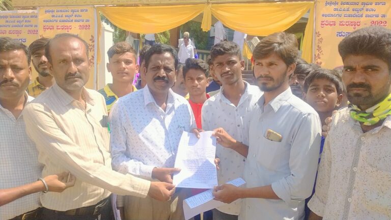 ಶಿಕ್ಷಕರಿಂದ ಜಾತಿ ತಾರತಮ್ಯ-ಬಿಇಒಗೆ ದೂರು