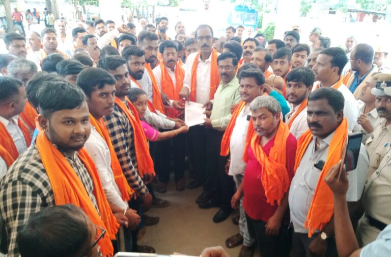 ತುರುವೇಕೆರೆಯಲ್ಲಿ ಪ್ರತಿಭಟನೆ ಮಾಡಿದ ಬಿಜೆಪಿ ಶಾಸಕ!