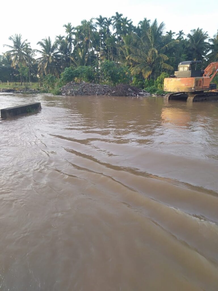 ಮುಳುಗಿದ ಗಾರ್ಡನ್ ರಸ್ತೆ: ಡೀಸಿಗೆ ಮೊರೆ ಬಿದ್ದ ಜನ