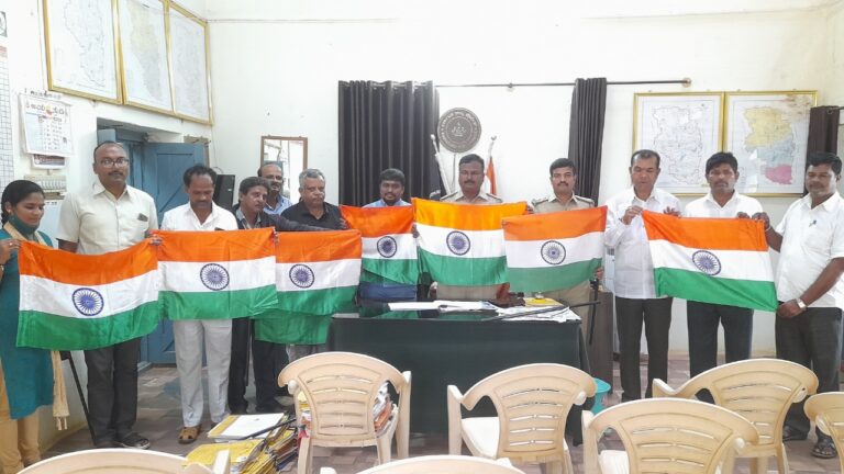 ರಾಷ್ಟ್ರ ಧ್ವಜ ಹಾರಿಸಿ ದೇಶ ಭಕ್ತಿ ಪ್ರದರ್ಶಿಸಿಲು ಕರೆ