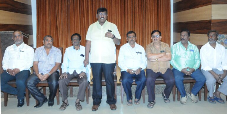 ಸರ್ಕಾರ‌ ನೇಕಾರರ ಹೊಟ್ಟೆಯ ಮೇಲೆ ಹೊಡೆದಿದೆ : ಧನಿಯಾಕುಮಾರ್