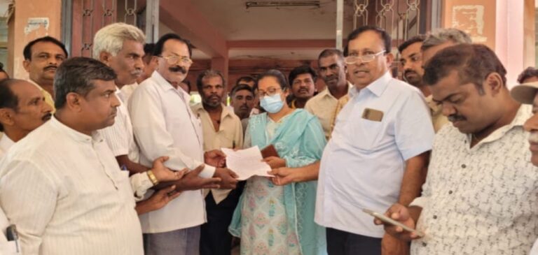 ಸಂತ್ರಸ್ತ ಕುಟುಂಬಗಳಿಗೆ ನಿವೇಶನ ಒದಗಿಸುವಂತೆ ತಹಶಿಲ್ದಾರ್ ಗೆ ಮನವಿ