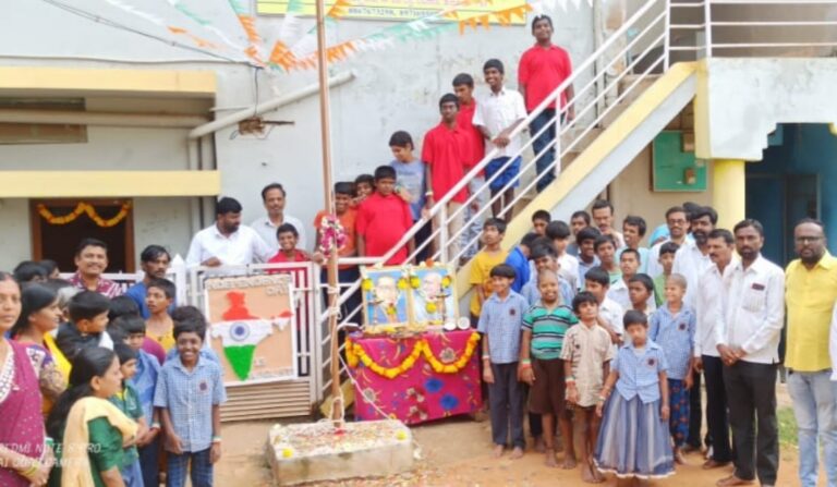 ಸ್ವಾತಂತ್ರ್ಯ ಹೋರಾಟದ ಆಶಯಗಳಿಗನುಗುಣವಾಗಿ ನಡೆದುಕೊಳ್ಳೋಣ