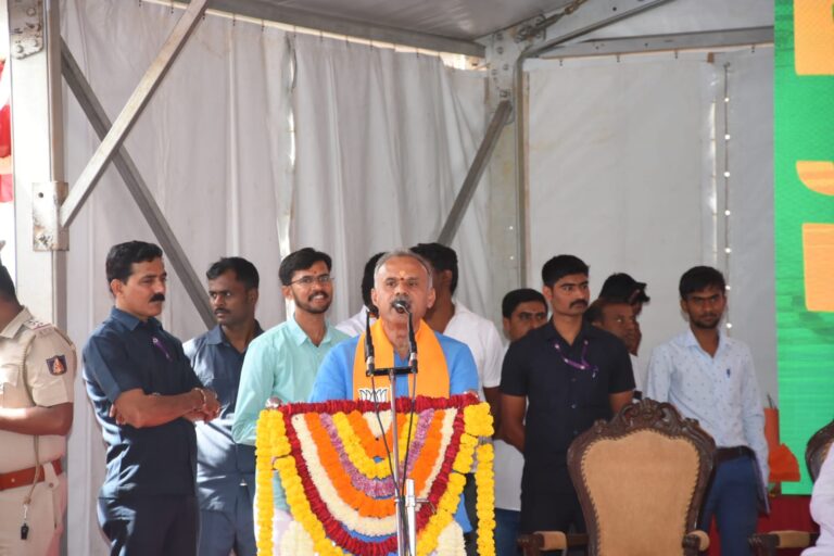 ಜೆಡಿಎಸ್, ಕಾಂಗ್ರೆಸ್ ನಾಟಕ: ಸುರೇಶಗೌಡ ವ್ಯಂಗ್ಯ