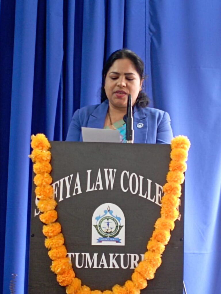 ಅಧಿಕಾರಿಗಳು ಜನರ  ಬಳಿಗೆ ಹೋಗಲಿ: ನ್ಯಾಯಾಧೀಶೆ