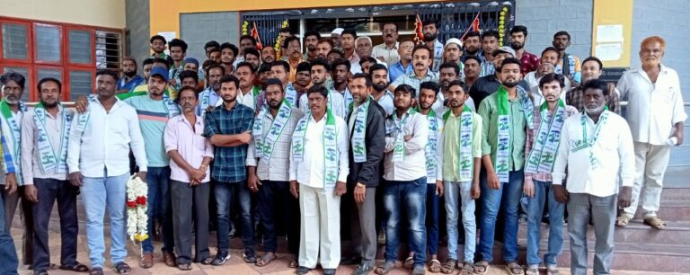 ಕಾಂಗ್ರೆಸ್ ಗೆ ಮತಬೇಡ: ನನ್ನ ಕೈ ಹಿಡಿಯಿರಿ